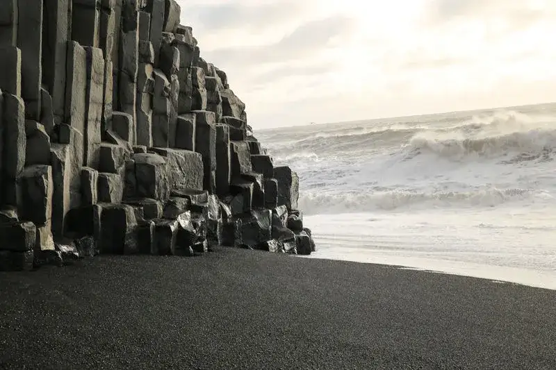 Czarne plaże Snæfellsnes i bazaltowe klify