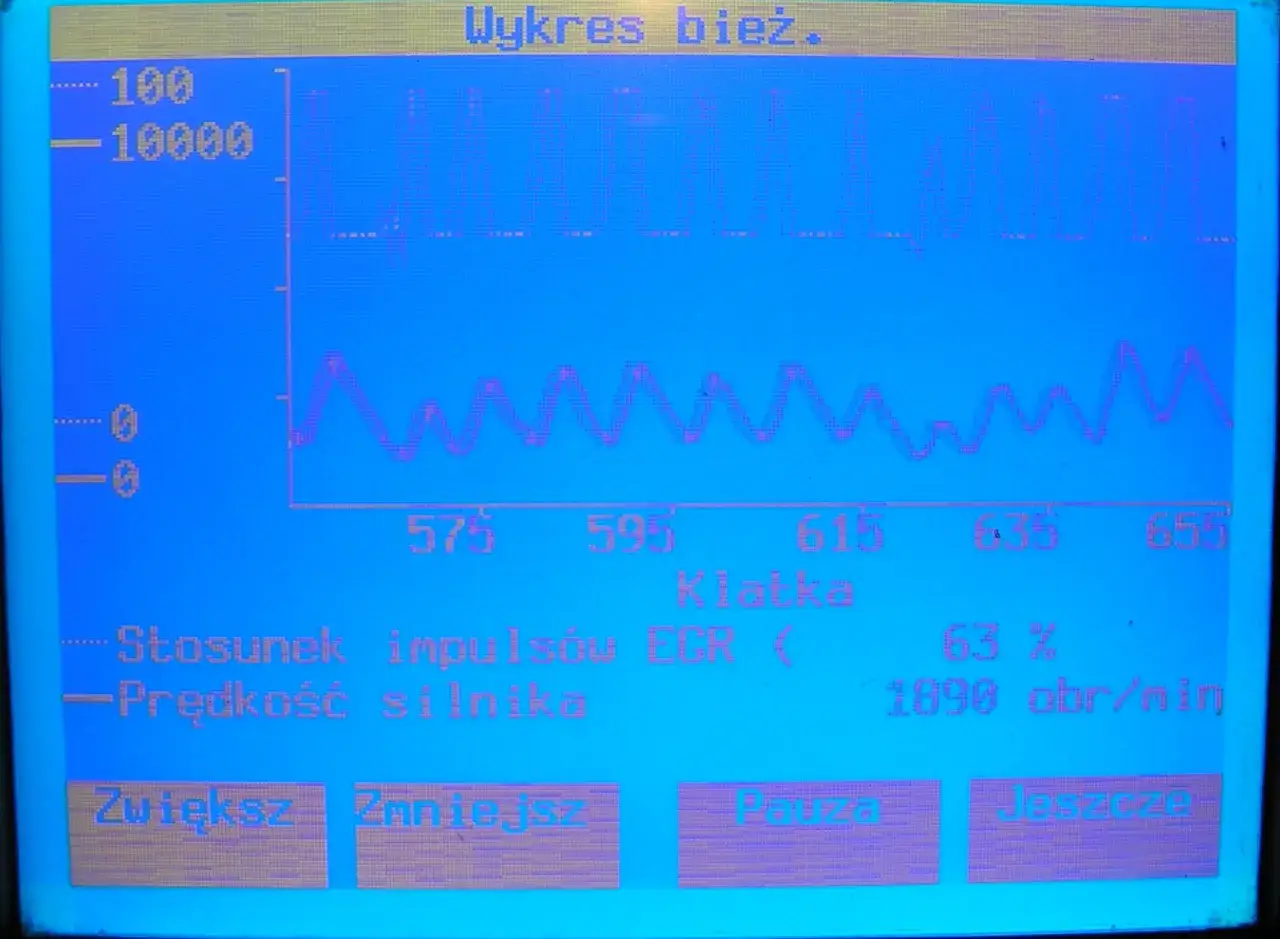 Wykres pokazuje pracę zaworu EGR. Jak sprawdzić czy działa? Analiza impuls&oacute;w i prędkości silnika na ekranie diagnostycznym.