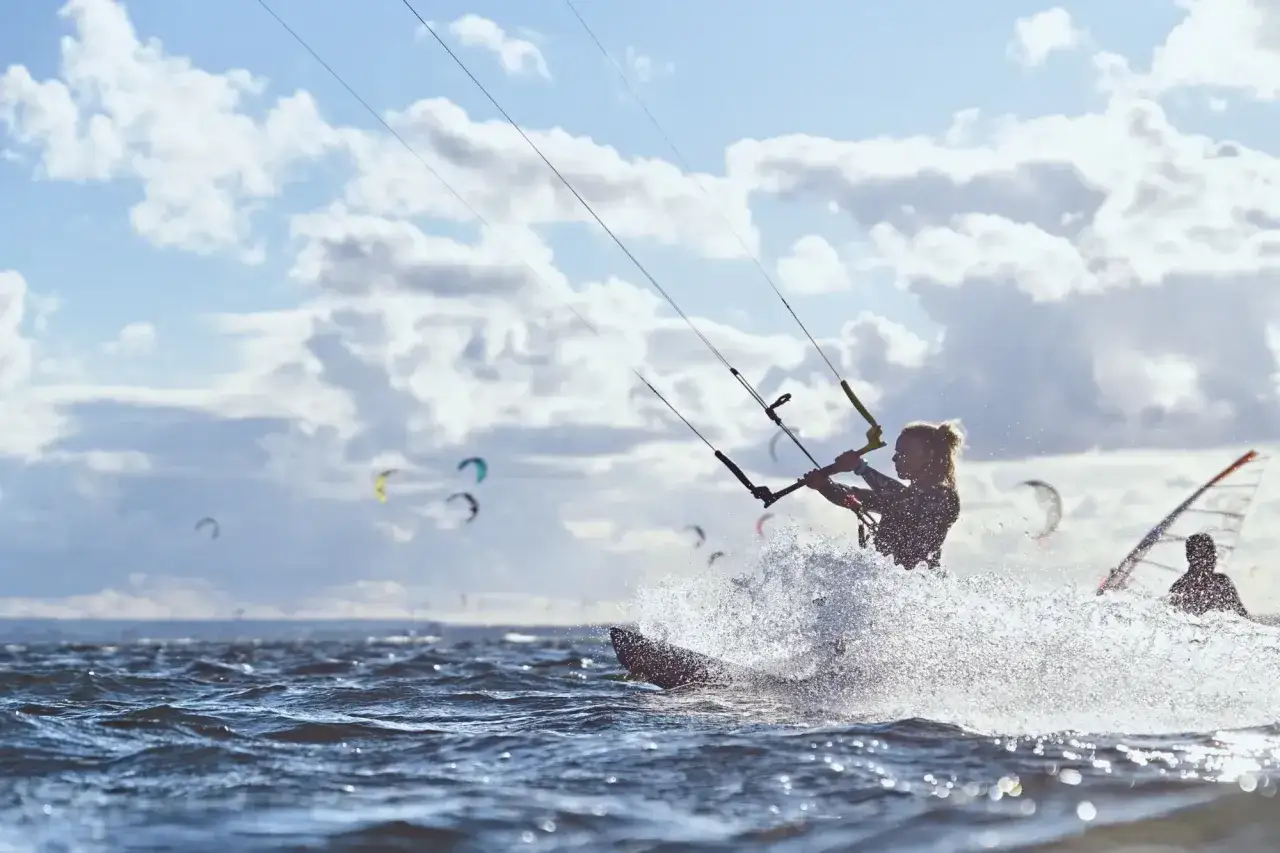 ocena kierunku wiatru kitesurfing bezpieczny spot