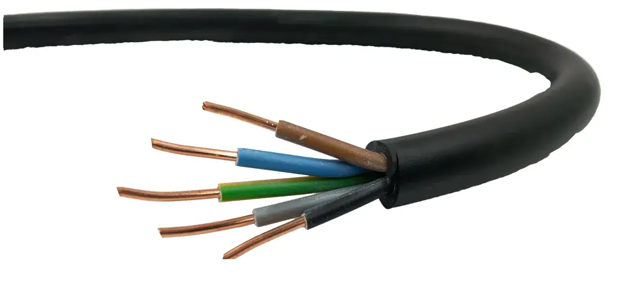 Przewód elektryczny z pięcioma żyłami miedzianymi (brązowa, niebieska, zielono-żółta, szara, czarna) w czarnej izolacji. Idealny do przyłącza 12kW.