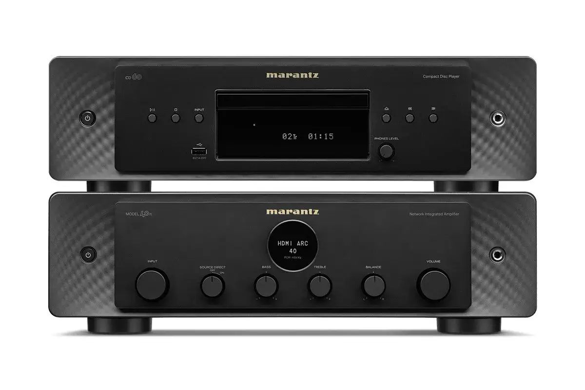 Test Marantz 40n: elegancki odtwarzacz CD i wzmacniacz sieciowy w czarnym wykończeniu, gotowe do akcji.