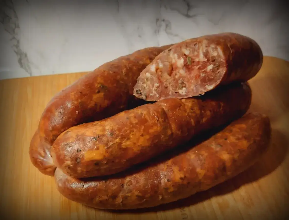 Zdjęcie Kiełbasa polska surowa: poznaj jej smaki, rodzaje i zastosowanie