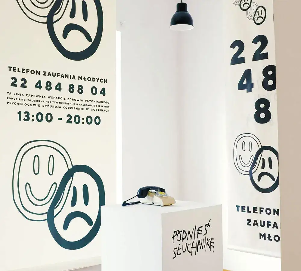 Telefon zaufania logo lub ludzie rozmawiający z psychologiem