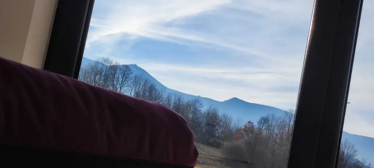 Karpacz widok na Śnieżkę z okna