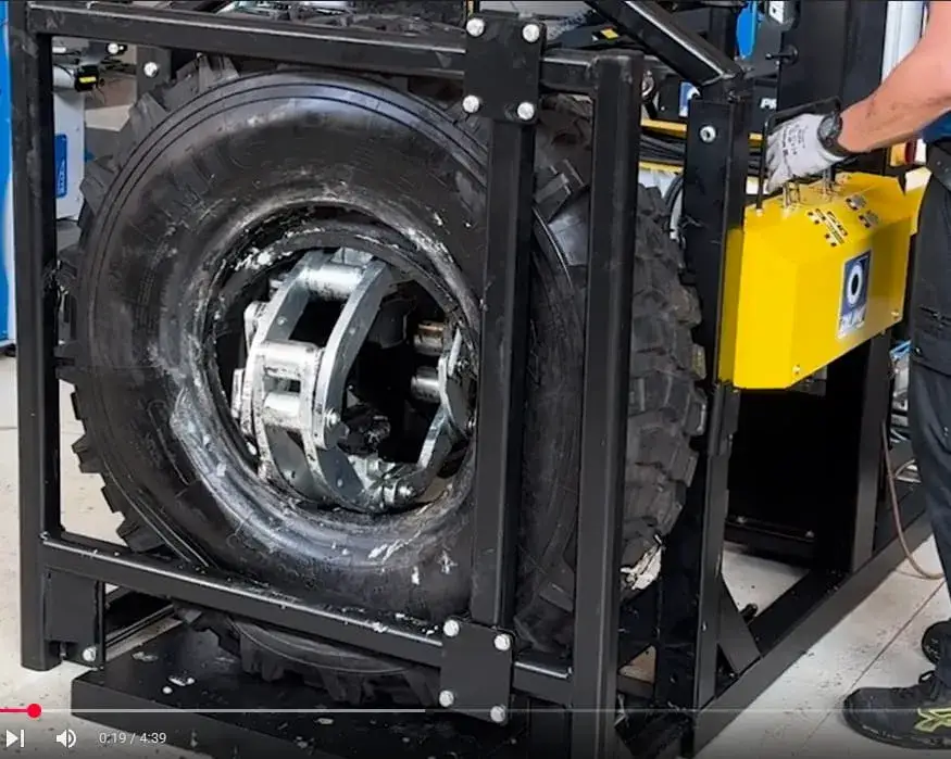 Opona Run Flat na specjalistycznej maszynie do montażu