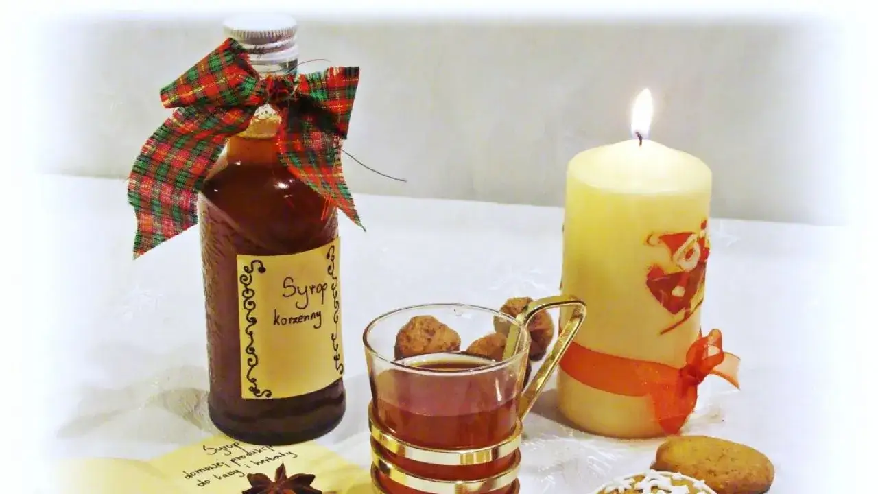 domowy syrop korzenny do herbaty w słoiku