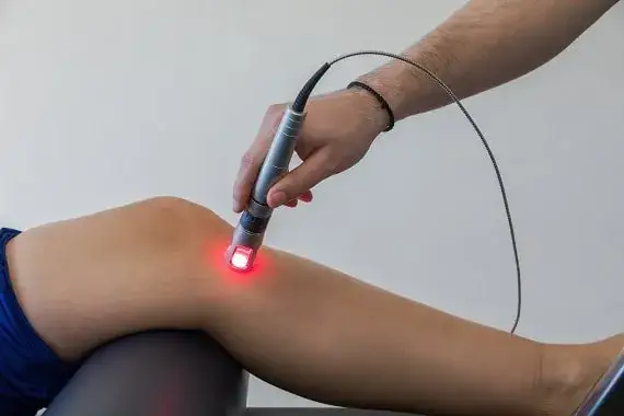 laseroterapia na kolano