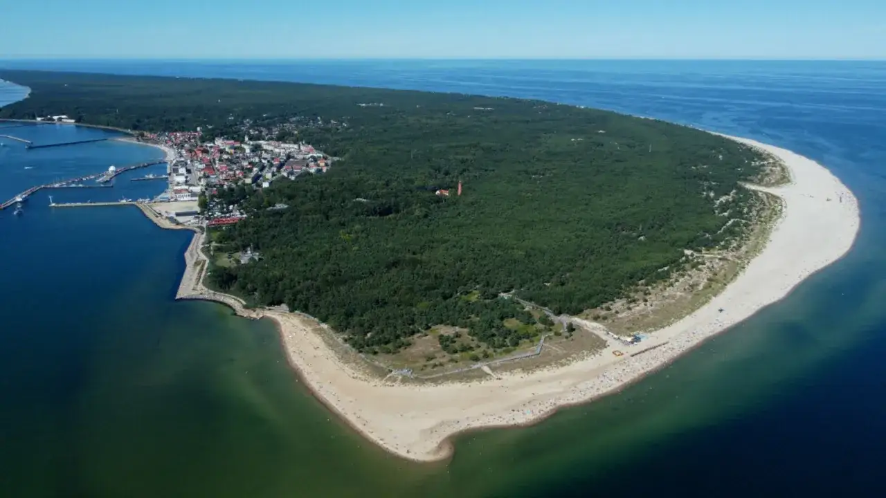 Plaża na Cyplu Helskim z czystym piaskiem