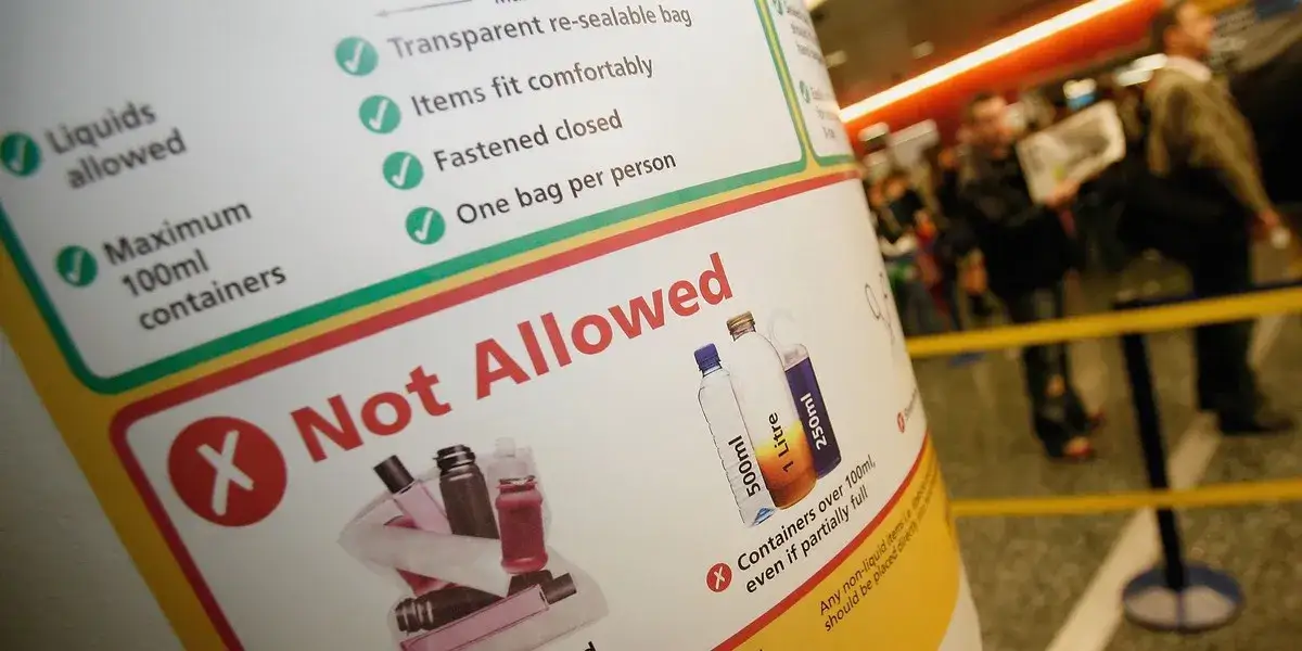 przew&oacute;z płyn&oacute;w w bagażu podręcznym 100ml