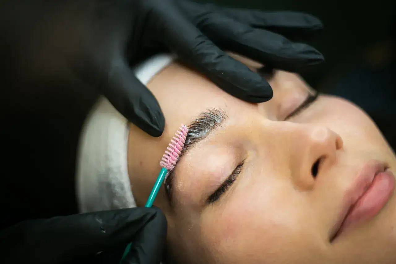 Laminacja brwi i rzęs krok po kroku