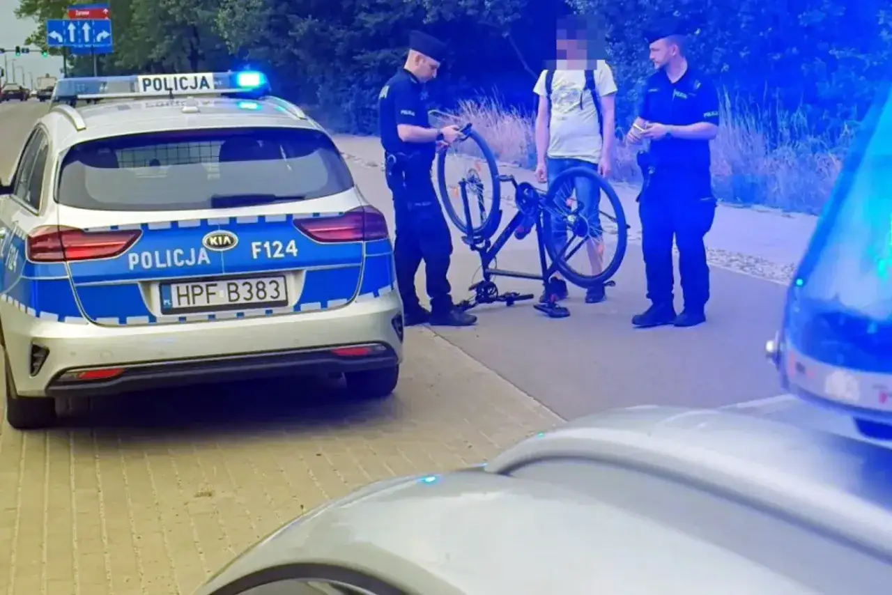 Policja zatrzymała rowerzystę. Czy można jechać rowerem po alkoholu? To pytanie, na które odpowiedź jest jednoznaczna: nie.