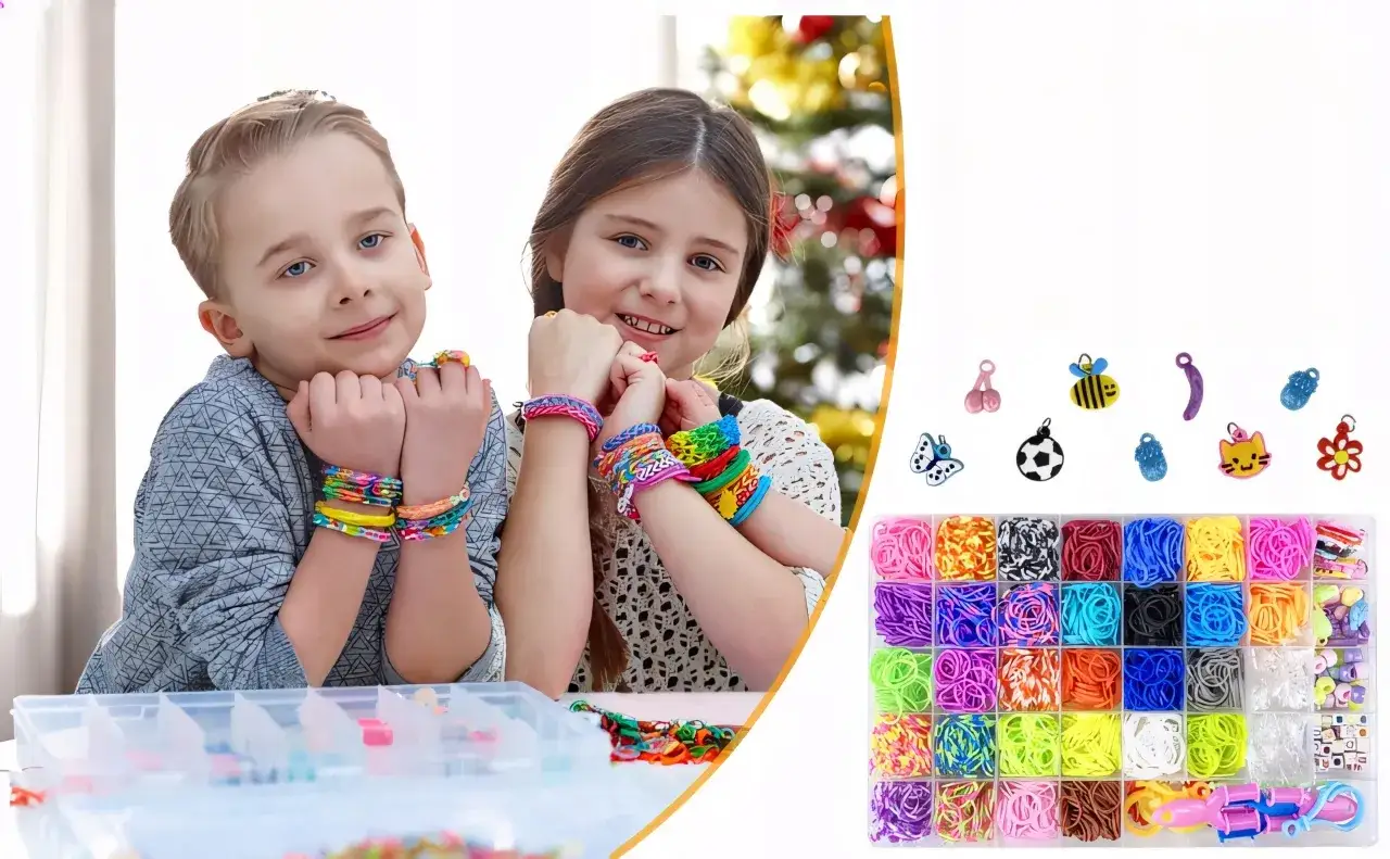 osoba wybierająca zestaw DIY z uśmiechem