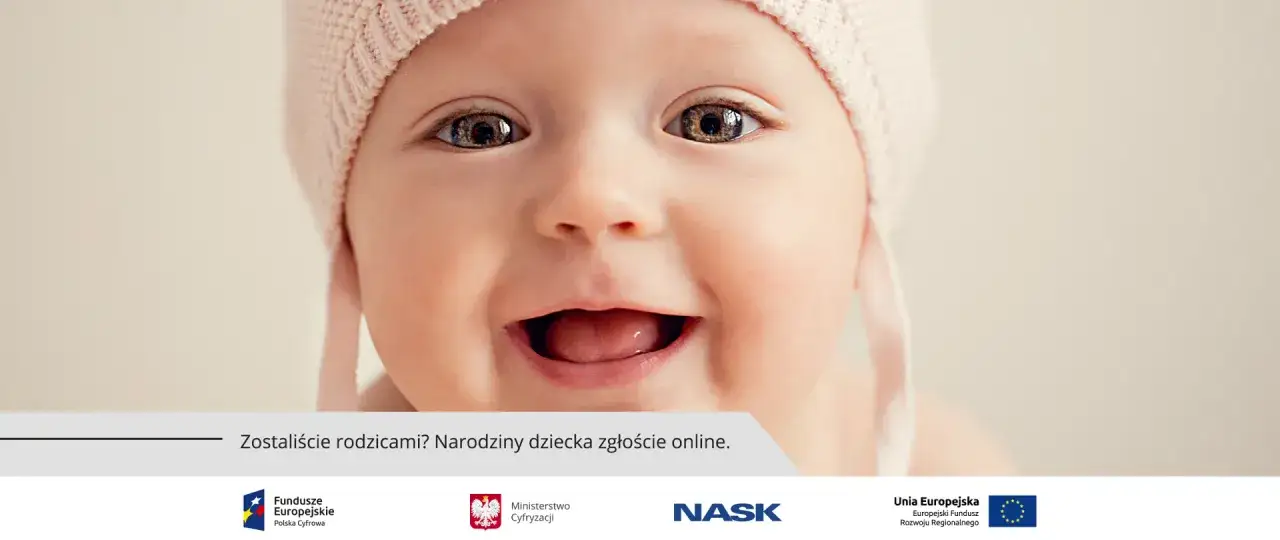 Uśmiechnięte dziecko w różowej czapeczce. Zostaliście rodzicami? Narodziny dziecka zgłoście online. Sprawdź, ile czasu jest na zameldowanie dziecka po urodzeniu.