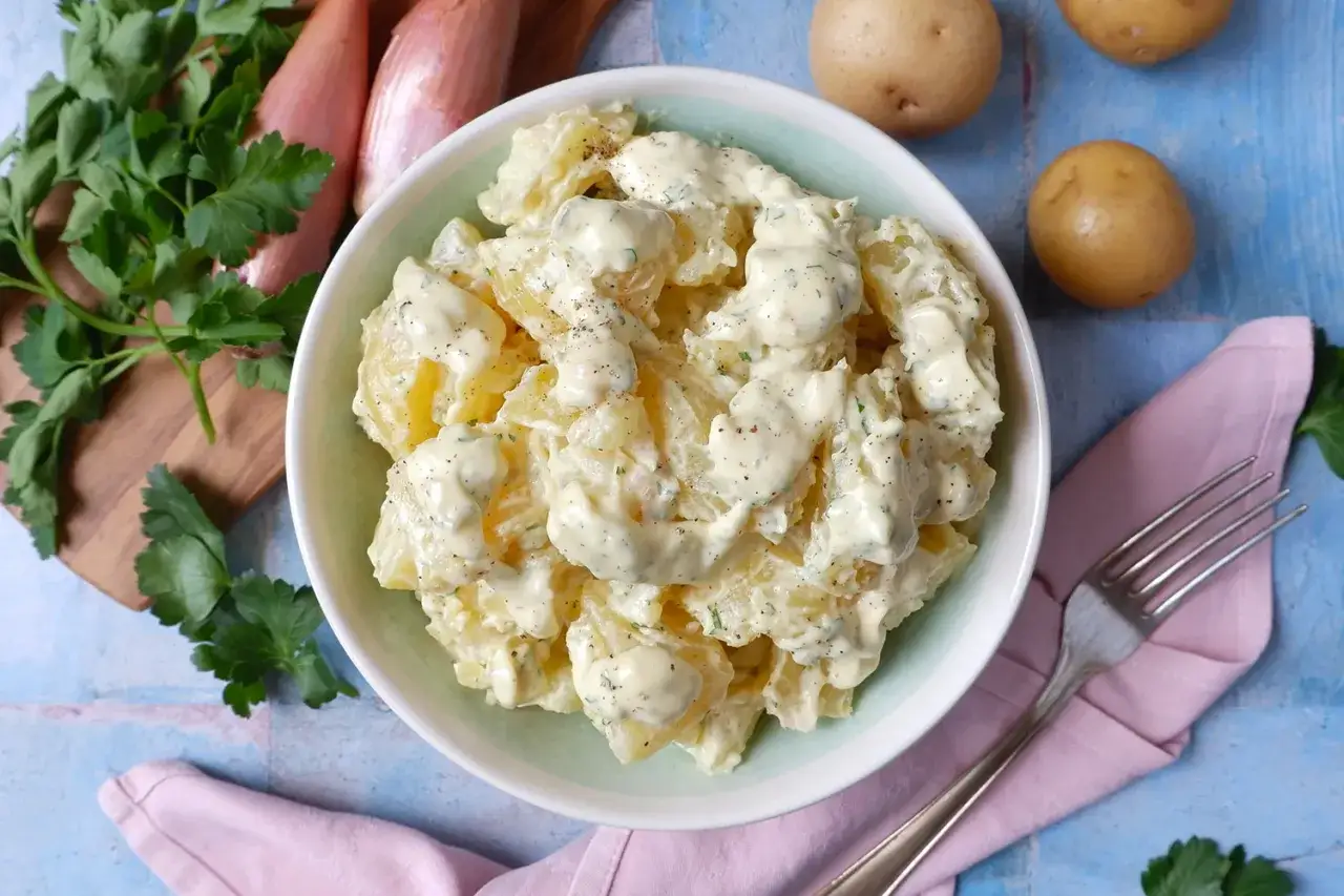 Insalata di patate alla tedesca con maionese