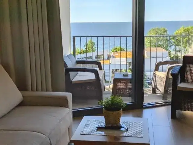 przykładowe zdjęcia pokoi hotelowych i apartament&oacute;w nad morzem