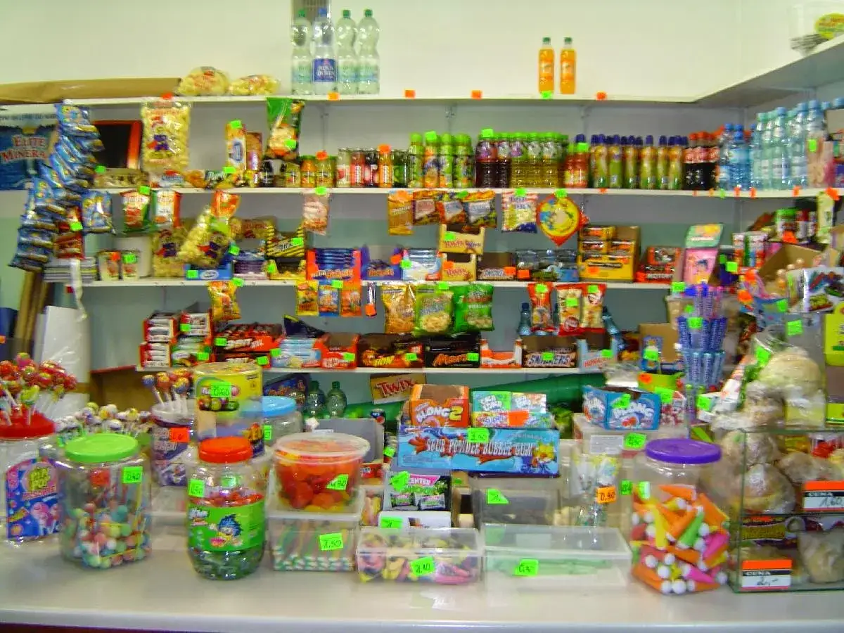 Zdjęcie Co można kupić w sklepiku szkolnym Familiada? Zaskakujące wybory!