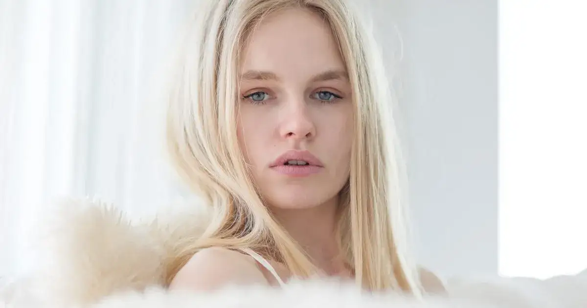 Zdjęcie Jaki kolor włosów do jasnej cery? Odkryj idealne odcienie dla siebie