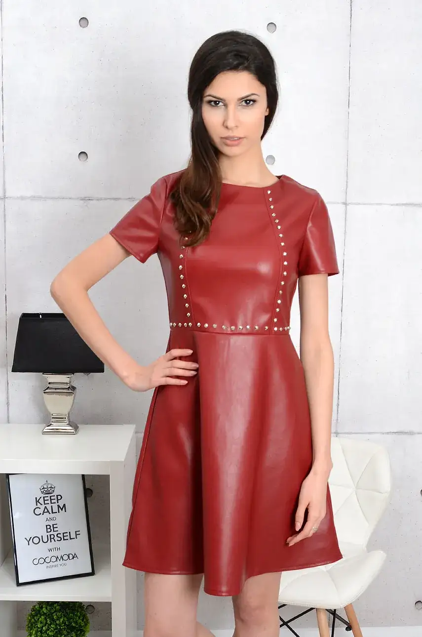 Zdjęcie Czy skórzana sukienka jest modna? Oto najnowsze trendy i stylizacje.