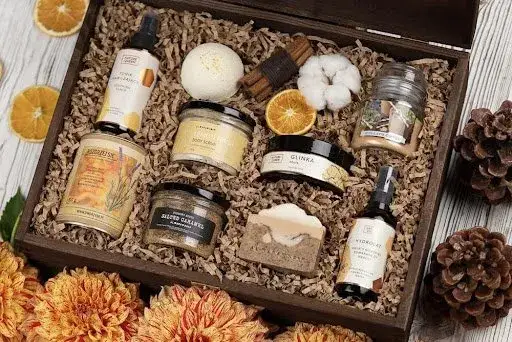 Zdjęcie Co kupić na imieniny kobiecie po 50, aby ją zaskoczyć i ucieszyć