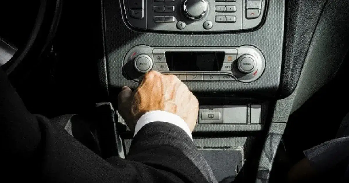 Zdjęcie Czy żona może jeździć samochodem służbowym? Zasady i ubezpieczenie w firmie