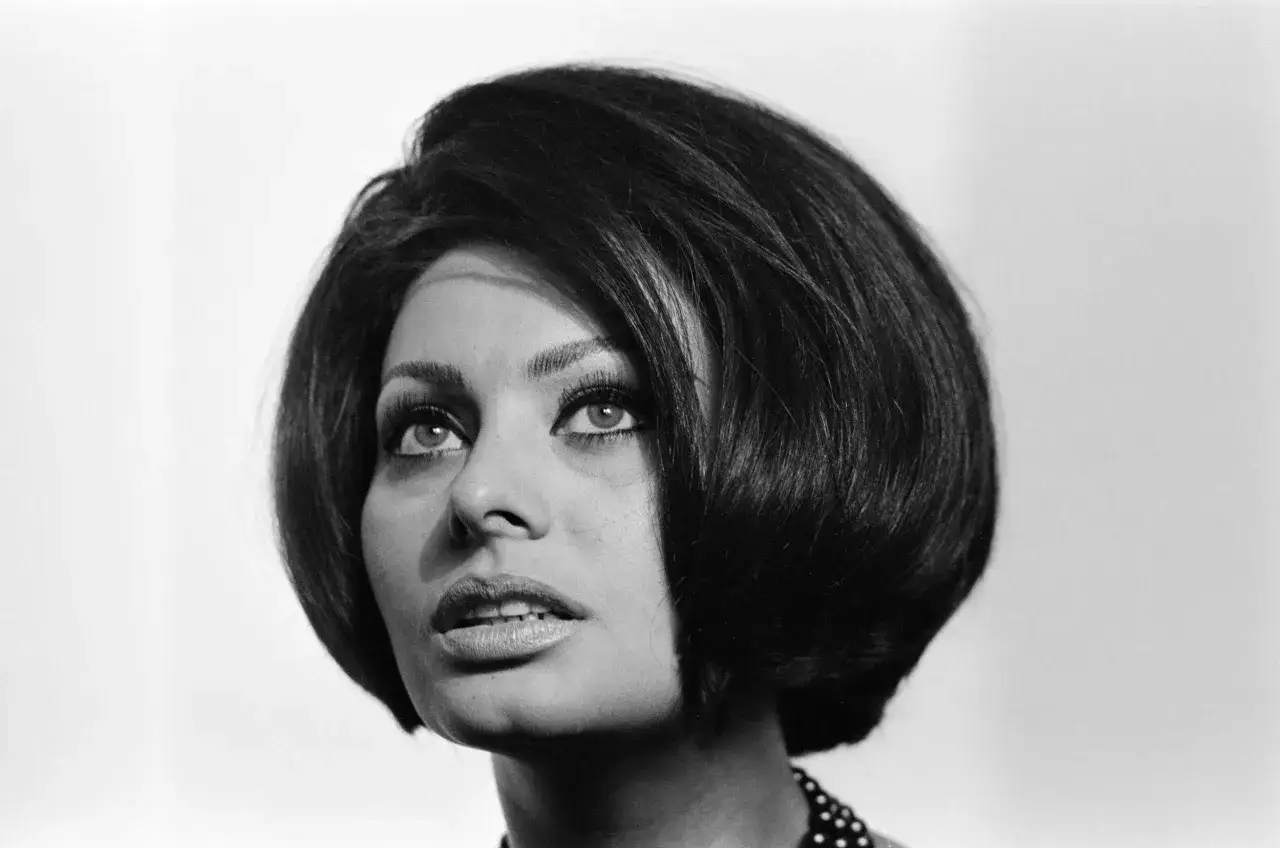 Zdjęcie Sennik czarne włosy – interpretacja snu