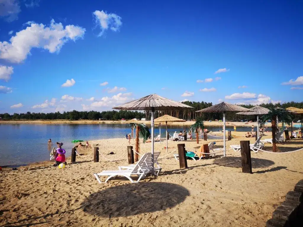 Zdjęcie Grodziec Zatoka Bajka: idealne miejsce na relaks i zabawę dla rodzin