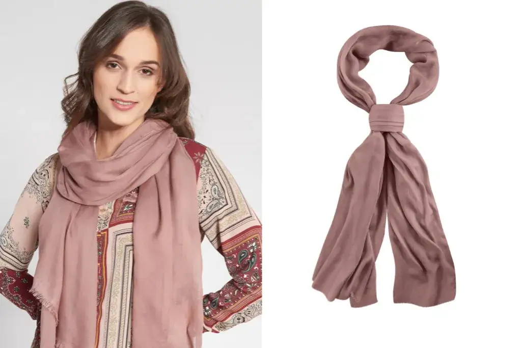 Zdjęcie Jak modnie wiązać chustę na szyi? Poznaj trendy i twórz stylizacje