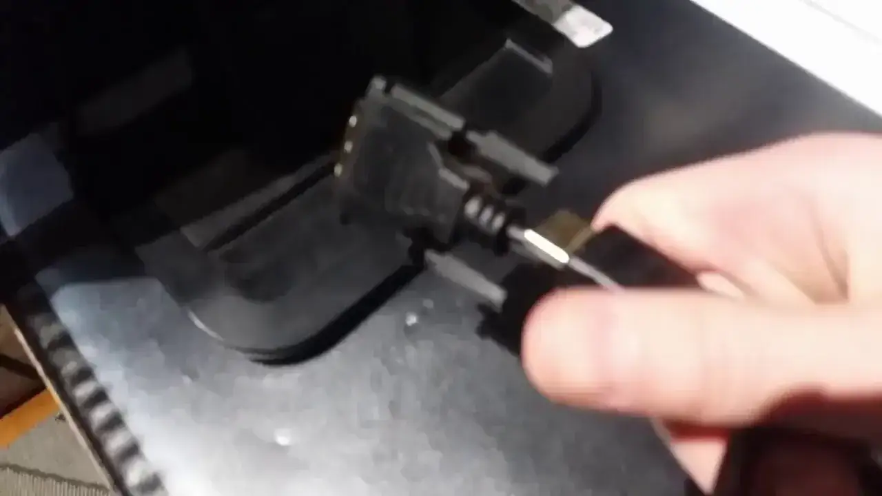 Zdjęcie Jak z monitora zrobić telewizor - proste metody i porady techniczne