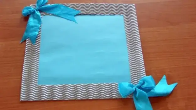 Zdjęcie Jak zrobić ramkę na zdjęcie z tektury - proste kroki i pomysły na dekoracje