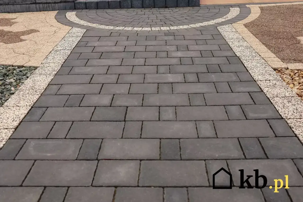 Zdjęcie Ile kosztuje podjazd z kostki brukowej? Sprawdź, co wpływa na ceny