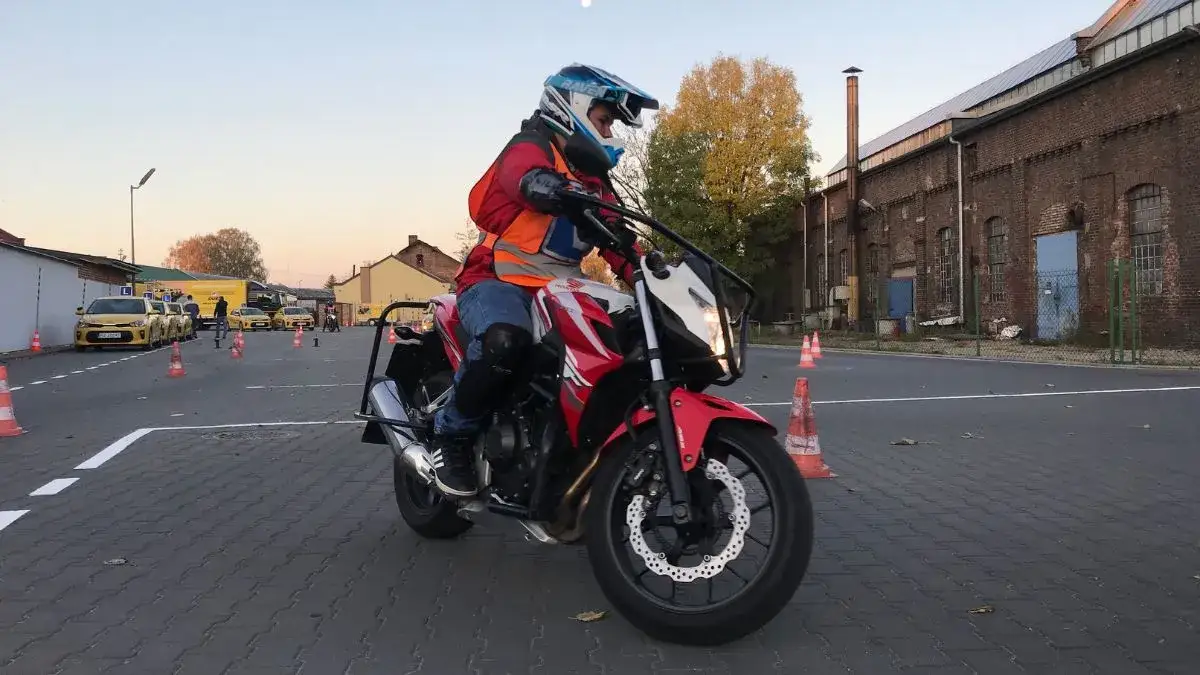 Zdjęcie Jakie prawo jazdy na motor 1000? Sprawdź wymagania i koszty