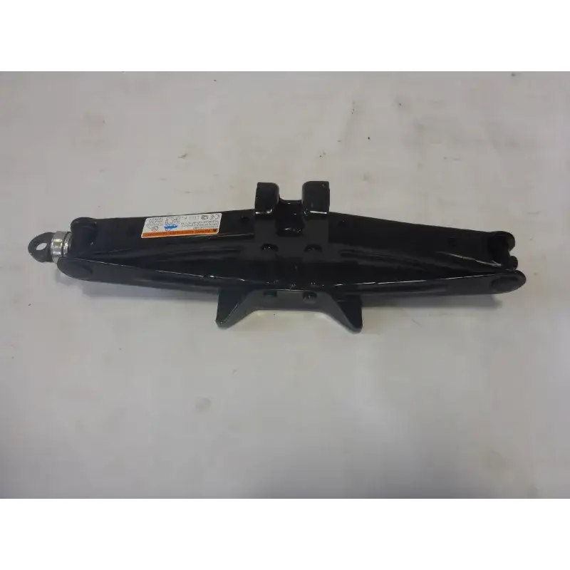 Zdjęcie Gdzie dokładnie jest lewarek w Toyocie Yaris 3? Prosta lokalizacja i porady