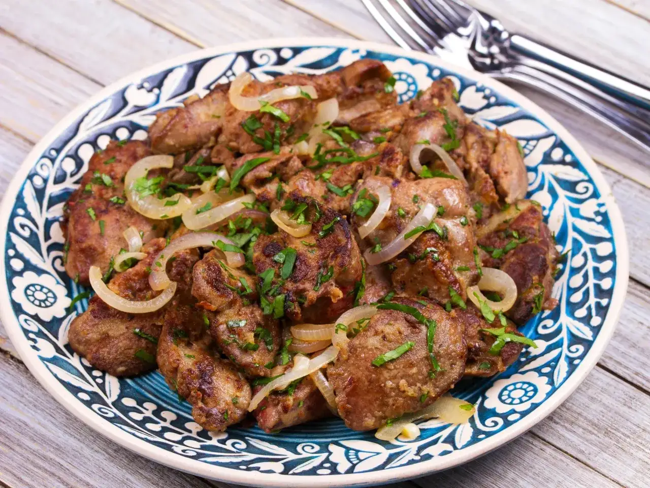 Zdjęcie Z czym podać wątróbkę drobiową, aby zachwycić gości?