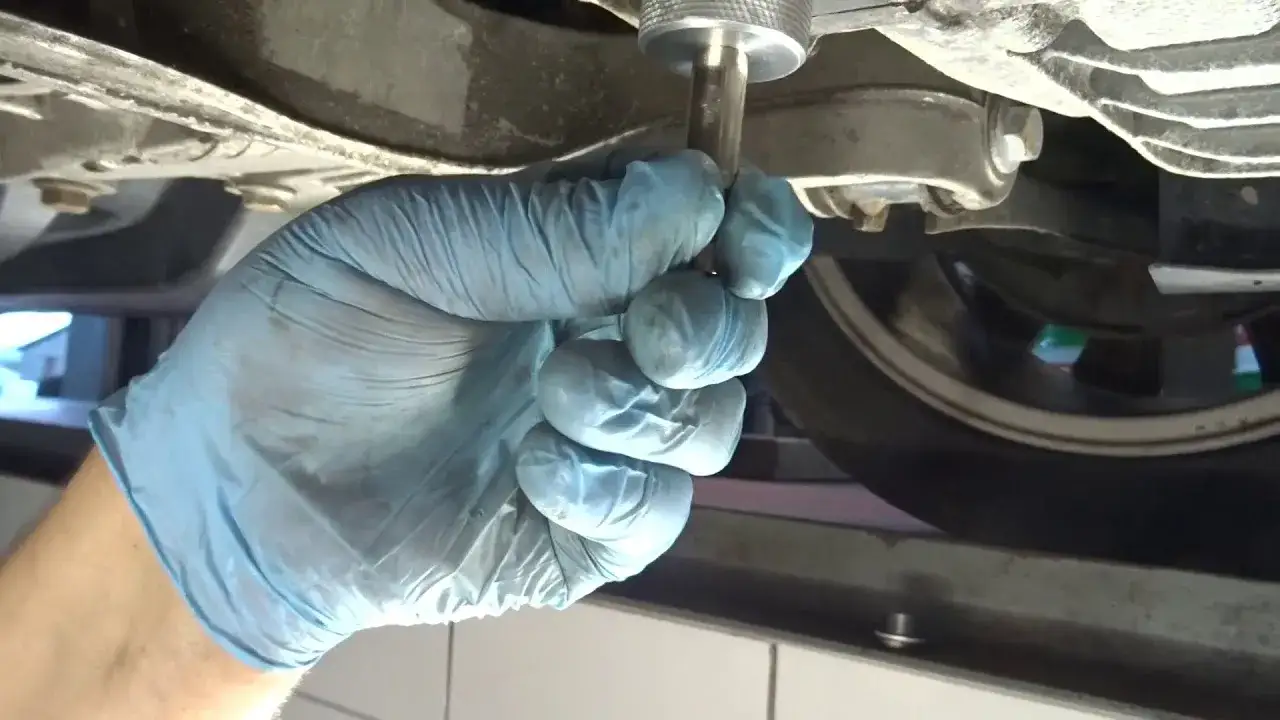 Zdjęcie Ile kosztuje wymiana oleju i filtrów w dieslu? Sprawdź ceny i porady