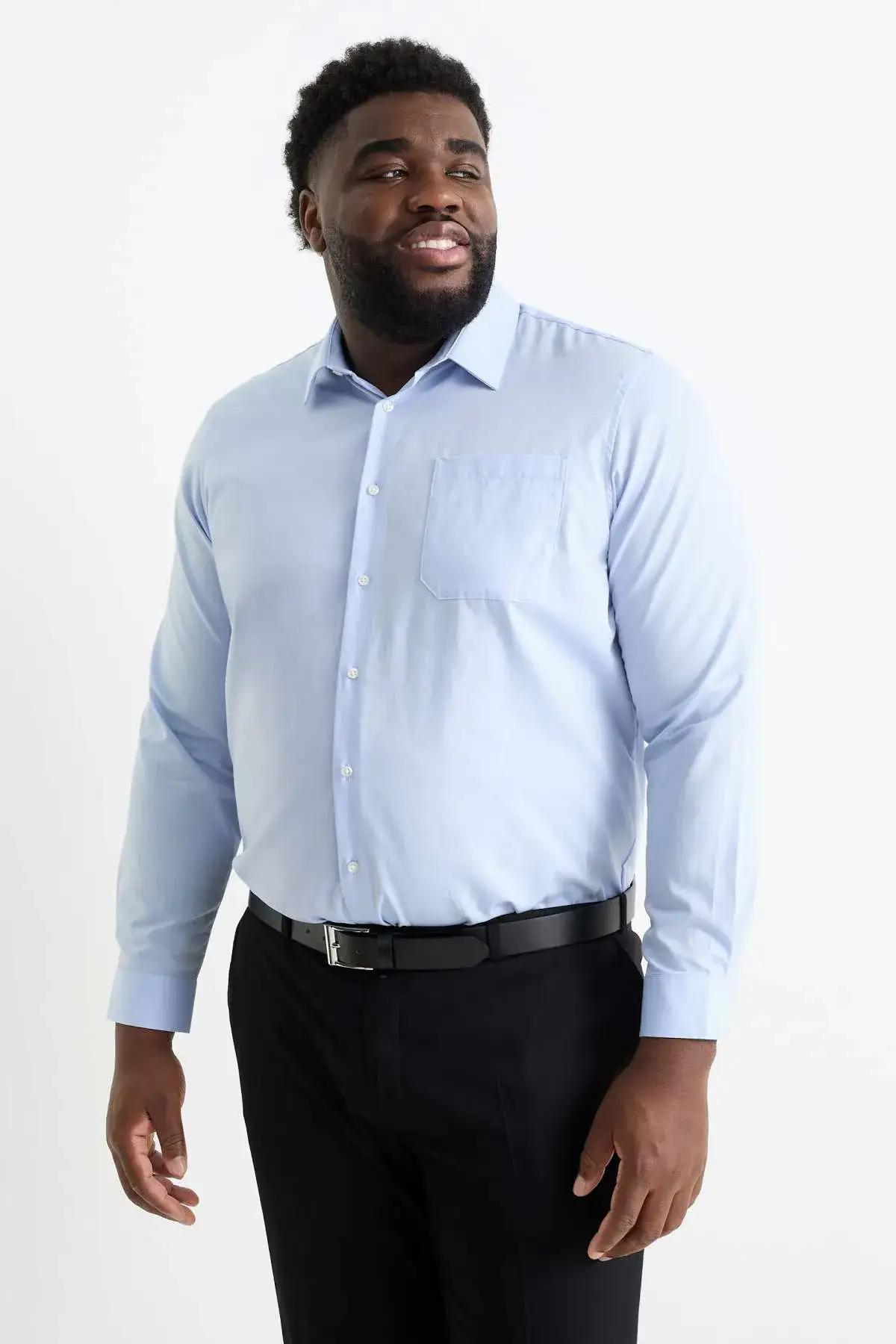 Zdjęcie Koszule których nie trzeba prasować: wygoda i elegancja bez wysiłku