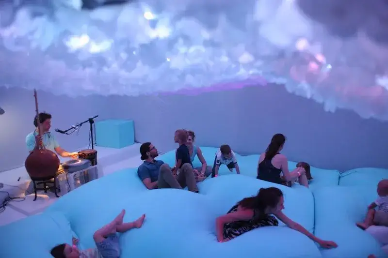 Zdjęcie Sensoryczny labirynt muzyczny – wyjątkowe doświadczenie dla dzieci i dorosłych