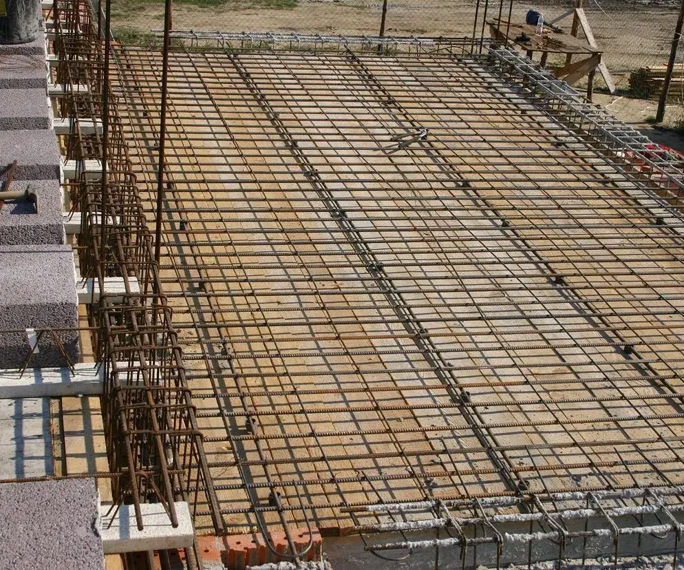 Zdjęcie Ile drutu na strop? Oblicz dokładnie, aby uniknąć strat materiału