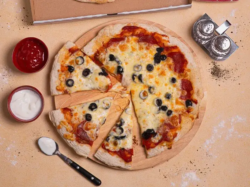 Zdjęcie Najlepsze dodatki do pizzy z salami, które zaskoczą Twoje kubki smakowe