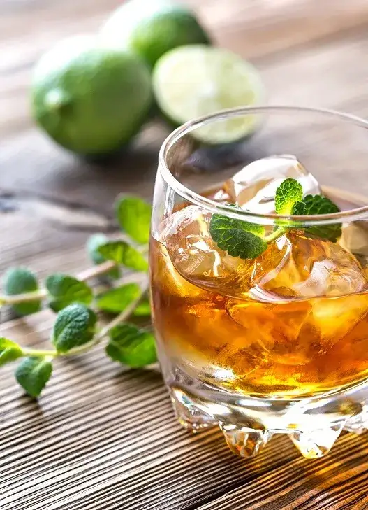 Zdjęcie Najlepsze przepisy na drinki z whisky, które musisz spróbować