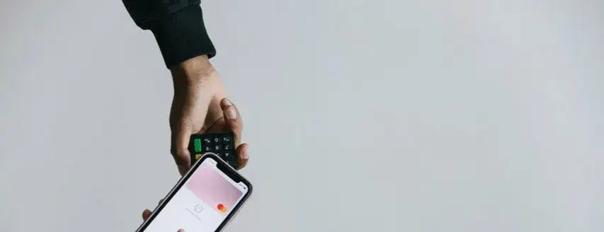 Zdjęcie NFC w telefonach - co to jest i jak zmienia nasze codzienne życie?