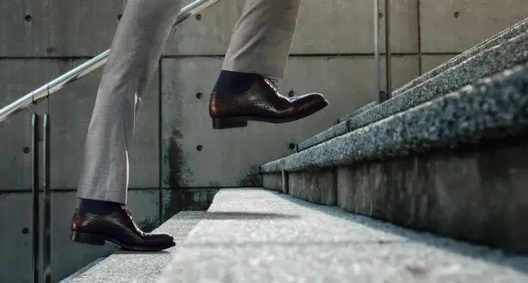 Zdjęcie Dlaczego buty skrzypią? Przyczyny i skuteczne sposoby na rozwiązanie problemu