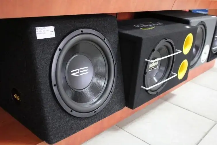 Zdjęcie Jakie głośniki do samochodu bez wzmacniacza zapewnią najlepszy dźwięk