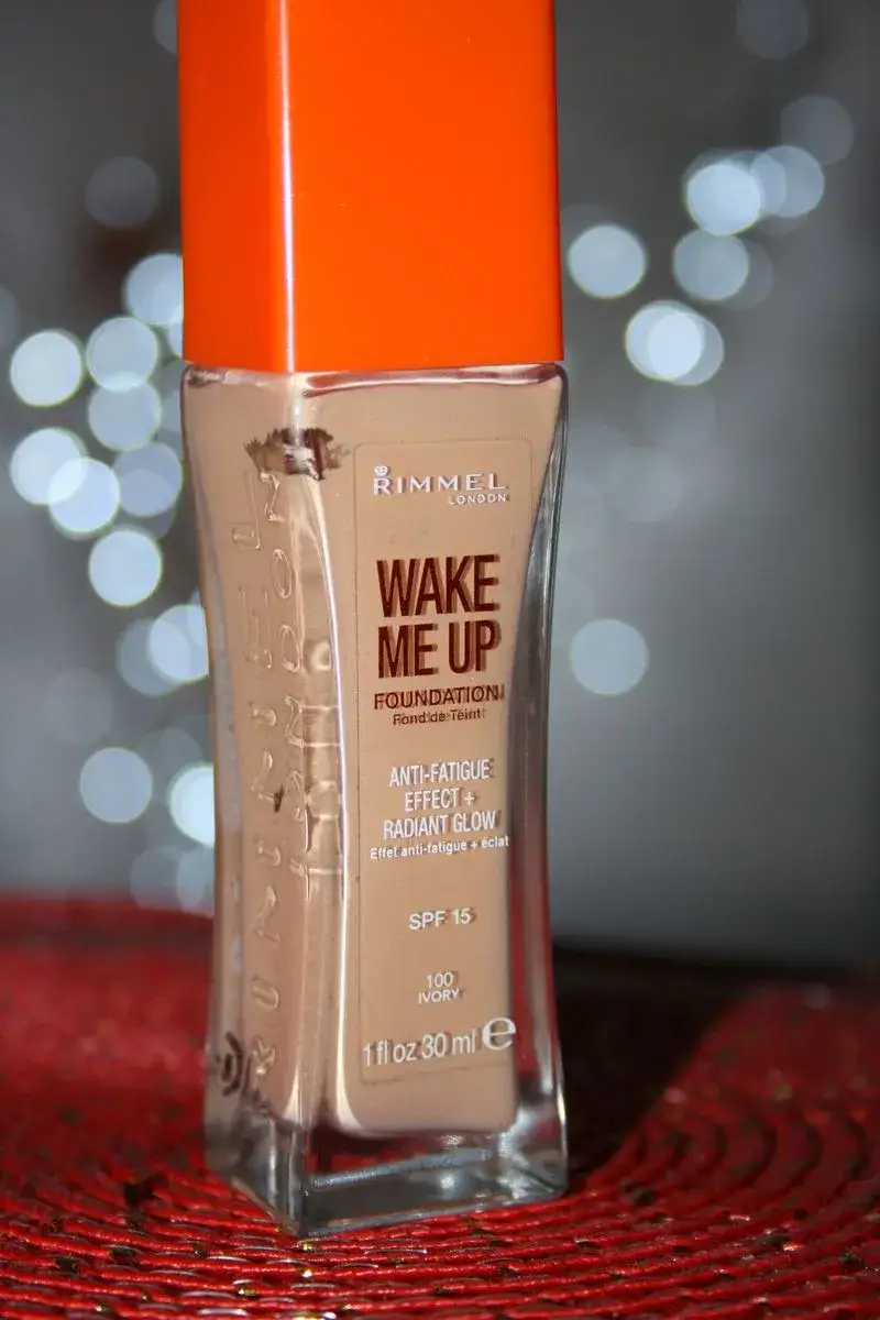 Zdjęcie Rimmel podkład rozświetlający – odkryj jego wyjątkowe właściwości i kolory