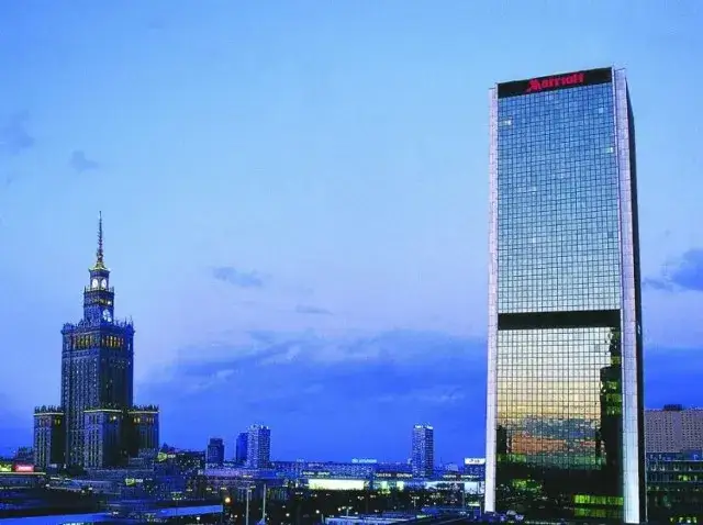 Zdjęcie Ile pięter ma hotel Marriott w Warszawie? Zaskakujące informacje!