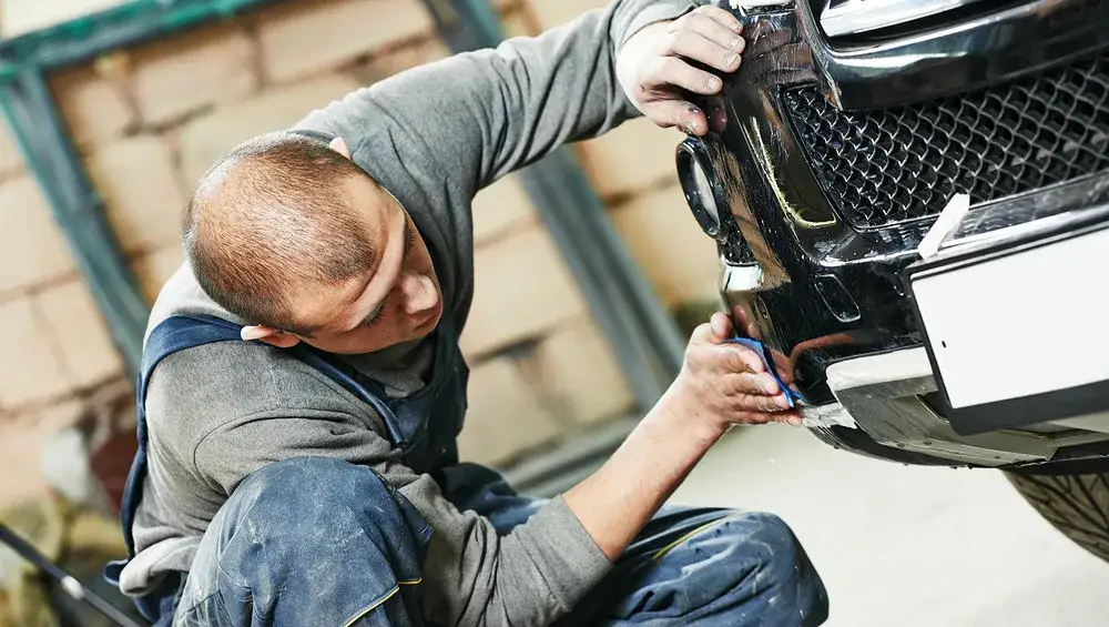 Zdjęcie Jak zrobić zaprawkę na zderzaku i uniknąć najczęstszych błędów