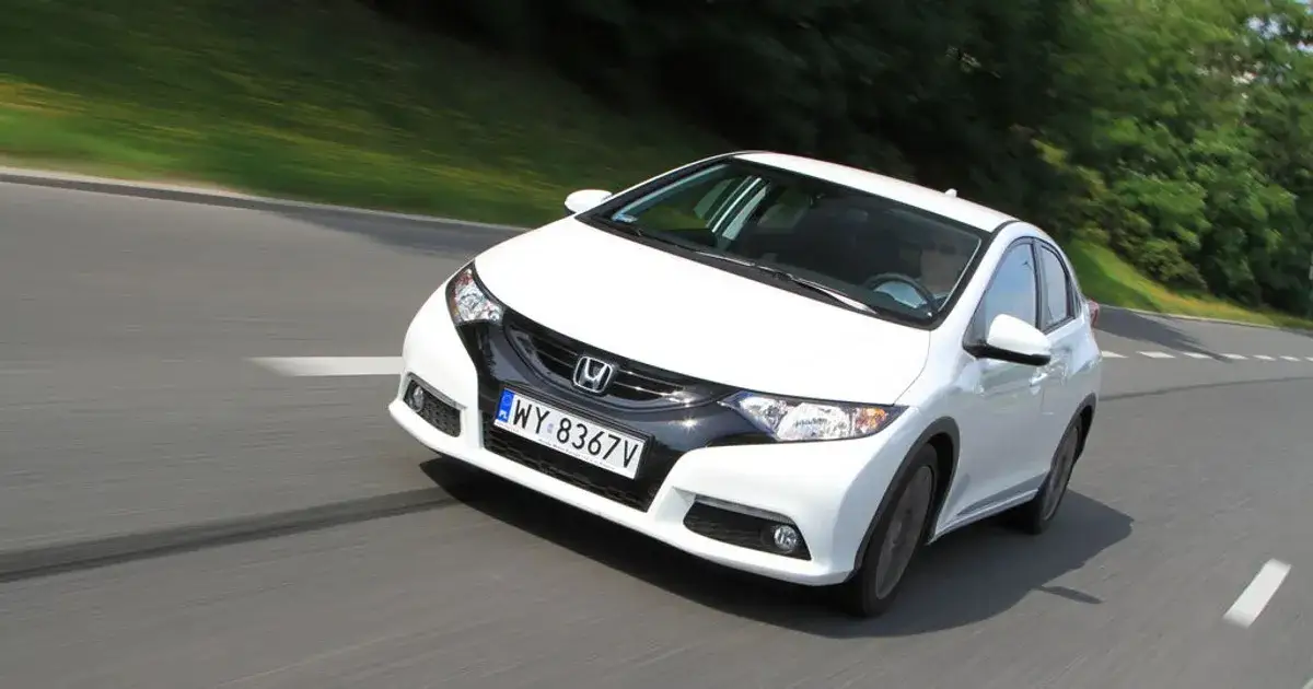 Zdjęcie Ile pali honda civic 1.8 benzyna w mieście i na trasie? Sprawdź!
