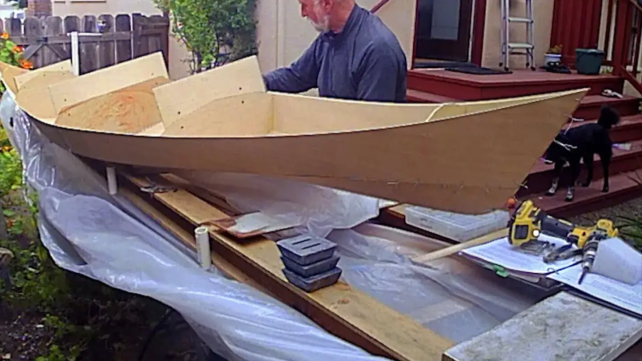 Zdjęcie Jak zbudować kajak ze sklejki – prosty poradnik krok po kroku dla początkujących