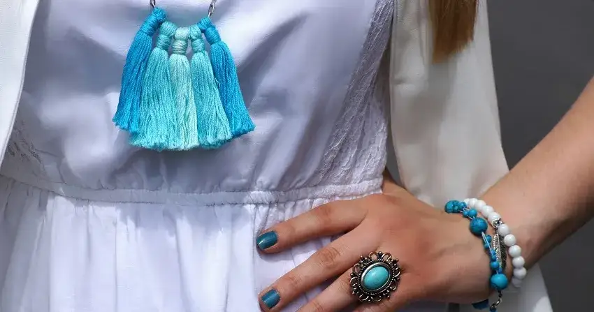 Zdjęcie Jak zrobić naszyjnik z muliny – łatwe kroki do pięknej biżuterii