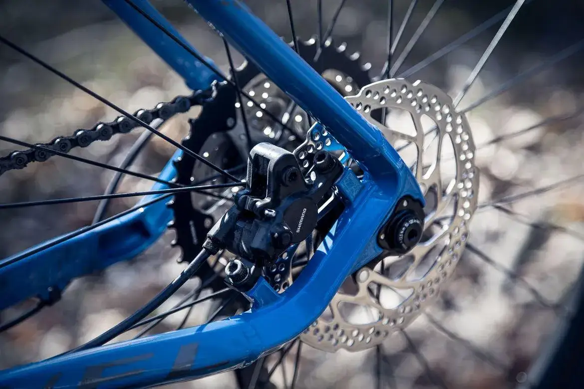 Zdjęcie Jak zamontować adapter hamulca tarczowego - uniknij najczęstszych błędów