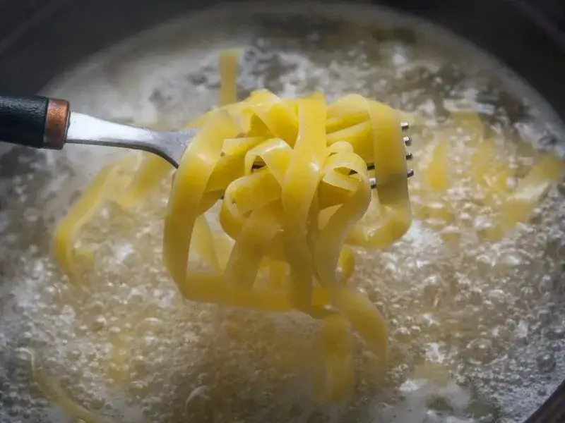 Zdjęcie Ile solić makaron, aby uzyskać idealny smak i uniknąć błędów?